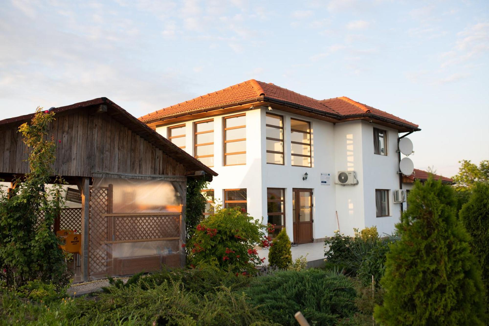 Pensiunea Paradiso Sarinasuf Exterior foto